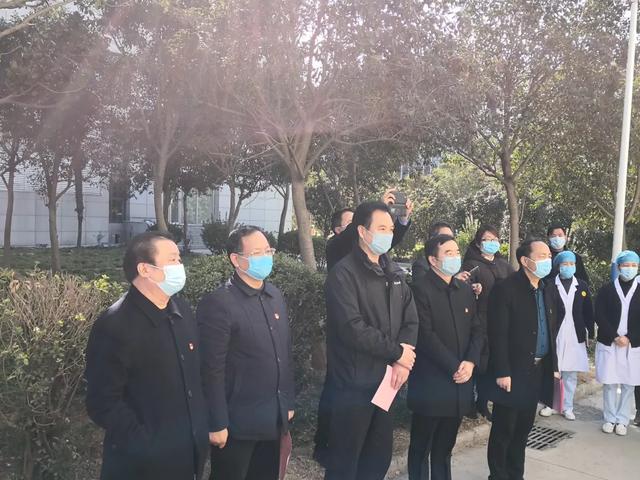 禹州二院第一批医护人员圆满完成任务走出隔离病区 禹州二院第一批医护人员圆满完成任务走出隔离病区