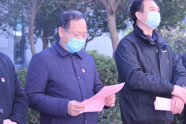禹州二院第一批医护人员圆满完成任务走出隔离病区 禹州二院第一批医护人员圆满完成任务走出隔离病区