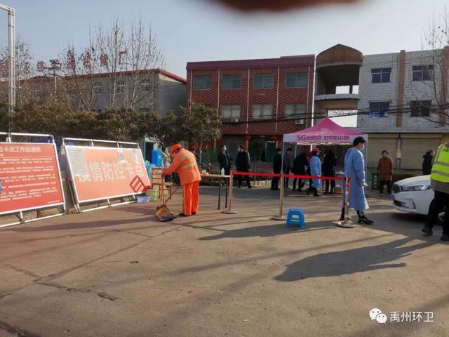 禹州环卫:第一时间恢复交通卡点卫生常态 迅速清理周边环境治理 禹州环卫:第一时间恢复交通卡点卫生常态 迅速清理周边环境治理