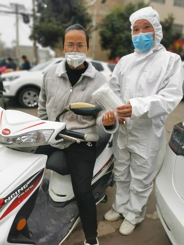 约20000个口罩发放完毕!金石星河湾为业主出行保驾护航! 约20000个口罩发放完毕!金石星河湾为业主出行保驾护航!