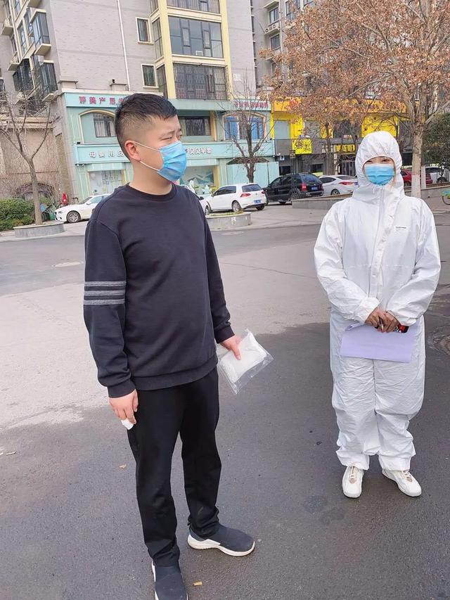 约20000个口罩发放完毕!金石星河湾为业主出行保驾护航! 约20000个口罩发放完毕!金石星河湾为业主出行保驾护航!