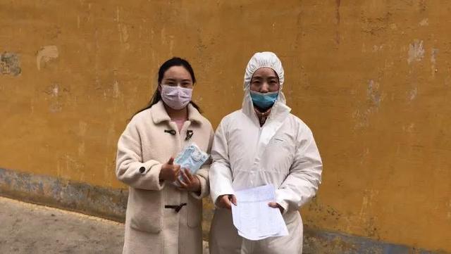 约20000个口罩发放完毕!金石星河湾为业主出行保驾护航! 约20000个口罩发放完毕!金石星河湾为业主出行保驾护航!