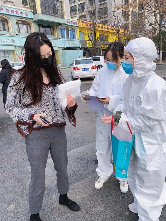 约20000个口罩发放完毕!金石星河湾为业主出行保驾护航! 约20000个口罩发放完毕!金石星河湾为业主出行保驾护航!