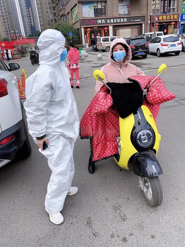 约20000个口罩发放完毕!金石星河湾为业主出行保驾护航! 约20000个口罩发放完毕!金石星河湾为业主出行保驾护航!