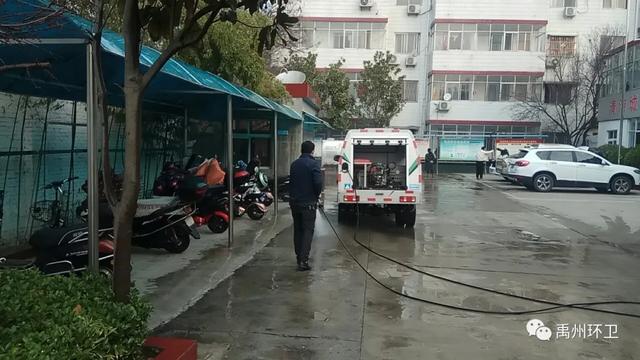 禹州环卫:及时雨后清洁 筑牢战“疫”防线 禹州环卫:及时雨后清洁 筑牢战“疫”防线