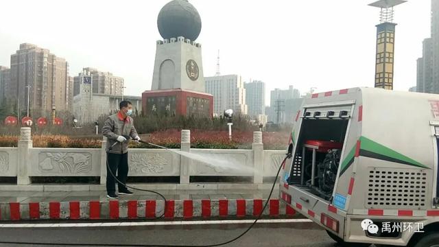 禹州环卫:及时雨后清洁 筑牢战“疫”防线 禹州环卫:及时雨后清洁 筑牢战“疫”防线