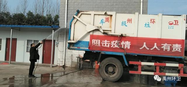禹州环卫:及时雨后清洁 筑牢战“疫”防线 禹州环卫:及时雨后清洁 筑牢战“疫”防线