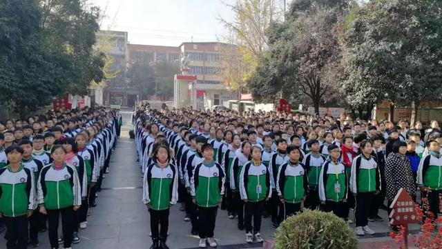 疫情这本教科书,师生聚力来共读——王小锋初中班主任 疫情这本教科书,师生聚力来共读——王小锋初中班主任