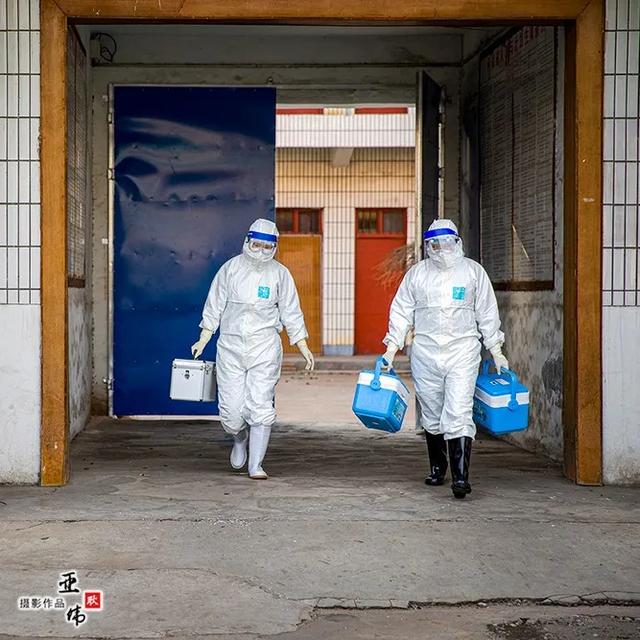 禹州战疫中的疾控尖刀兵——耿亚伟摄影作品 禹州战疫中的疾控尖刀兵——耿亚伟摄影作品