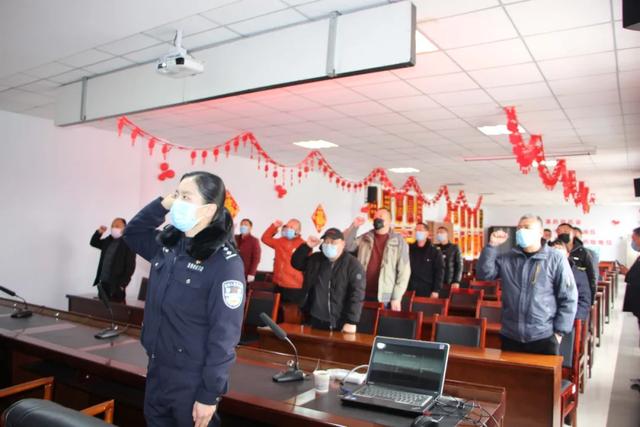 市交警大队车管所在禹州公交开展驾驶人审验培训班 市交警大队车管所在禹州公交开展驾驶人审验培训班