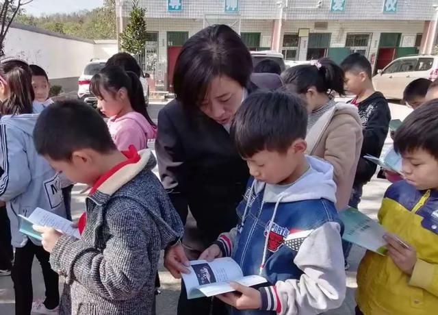 禹州检察:“三八节” 特刊致敬我院辛勤工作的女干警 禹州检察:“三八节” 特刊致敬我院辛勤工作的女干警