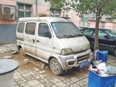 禹州再现“僵尸车”侵占公共空间 影响市容市貌 禹州再现“僵尸车”侵占公共空间 影响市容市貌