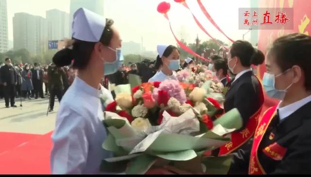 今天!禹州援鄂英雄凯旋归来现场震撼曝光!值得每个禹州人记住他们的脸... 今天!禹州援鄂英雄凯旋归来现场震撼曝光!值得每个禹州人记住他们的脸...