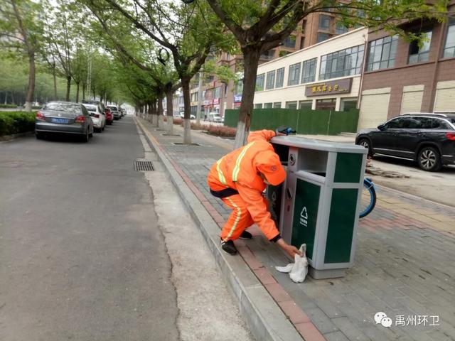 禹州环卫:用高标准开展城市清洁行动,以洁净舒心的环境迎接援鄂英雄凯旋回家 禹州环卫:用高标准开展城市清洁行动,以洁净舒心的环境迎接援鄂英雄凯旋回家