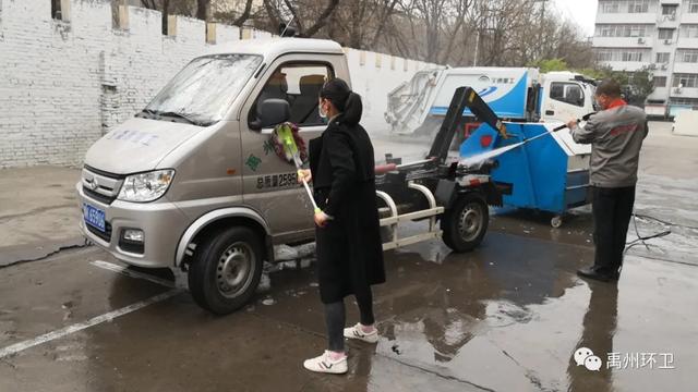禹州环卫:用高标准开展城市清洁行动,以洁净舒心的环境迎接援鄂英雄凯旋回家 禹州环卫:用高标准开展城市清洁行动,以洁净舒心的环境迎接援鄂英雄凯旋回家