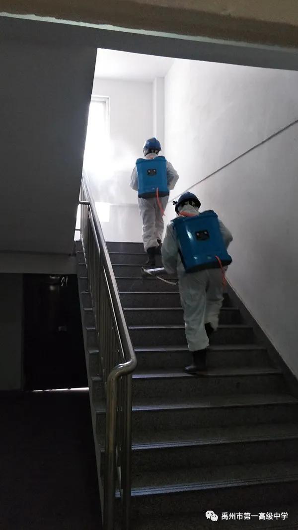 禹州一高:蓝天救援进校园 消杀防控保安全 禹州一高:蓝天救援进校园 消杀防控保安全