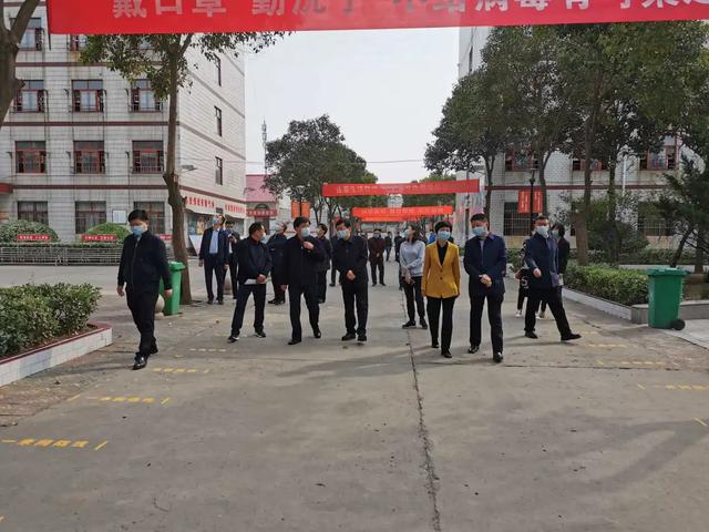禹州市领导督导市四高高三开学准备情况 禹州市领导督导市四高高三开学准备情况