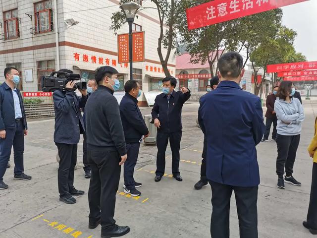禹州市领导督导市四高高三开学准备情况 禹州市领导督导市四高高三开学准备情况