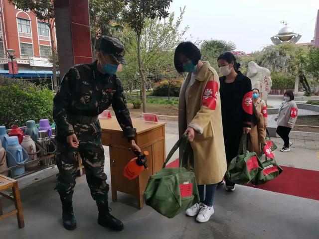 禹州四高返校复学,老师换位演练 禹州四高返校复学,老师换位演练