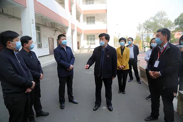禹州市长范晓东调研高中返校复学准备工作 禹州市长范晓东调研高中返校复学准备工作
