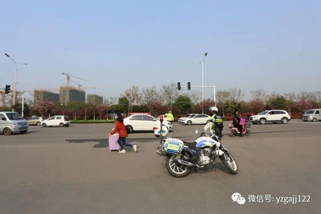 禹州交警多措并举为高三开学复课保驾护航 禹州交警多措并举为高三开学复课保驾护航