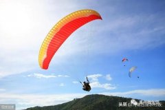 禹州市：滑翔飞行“火”了，无梁镇一小山村变“网红村