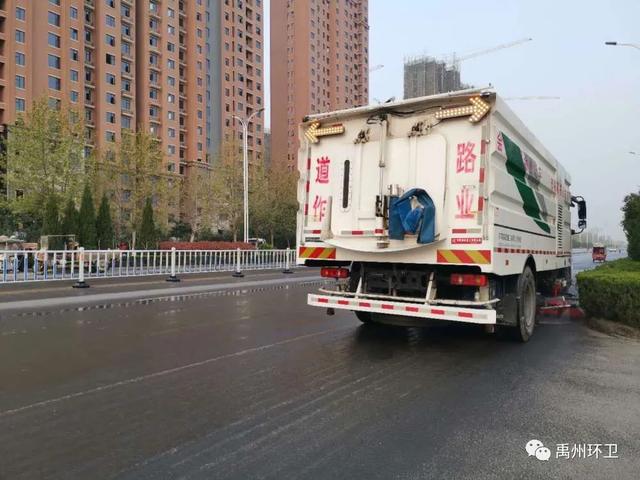 禹州环卫:柳絮漫天作雪飞 多措并举忙清理 禹州环卫:柳絮漫天作雪飞 多措并举忙清理