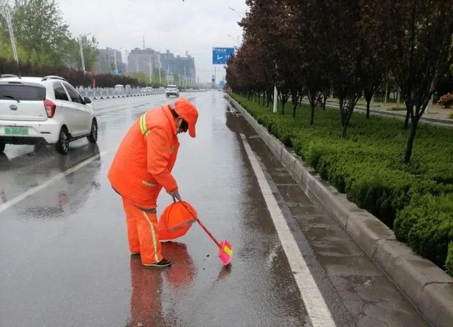 禹州环卫:风雨无阻守岗位 坚持标准保清洁 禹州环卫:风雨无阻守岗位 坚持标准保清洁