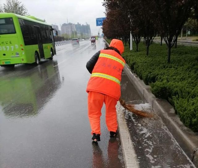 禹州环卫:风雨无阻守岗位 坚持标准保清洁 禹州环卫:风雨无阻守岗位 坚持标准保清洁