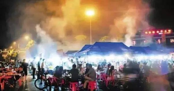 禹州这个地方的夜市被投诉,两家店被要求停业整顿!你怎么看... 禹州这个地方的夜市被投诉,两家店被要求停业整顿!你怎么看...