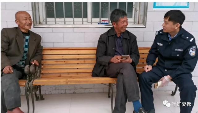 禹州派出所指导员给群众讲了“小马过河”的故事,笑着笑着想哭… 禹州派出所指导员给群众讲了“小马过河”的故事,笑着笑着想哭…