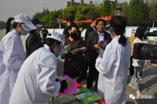 禹州市举办“防疫有我、爱卫同行”爱国卫生月集中宣传活动 禹州市举办“防疫有我、爱卫同行”爱国卫生月集中宣传活动