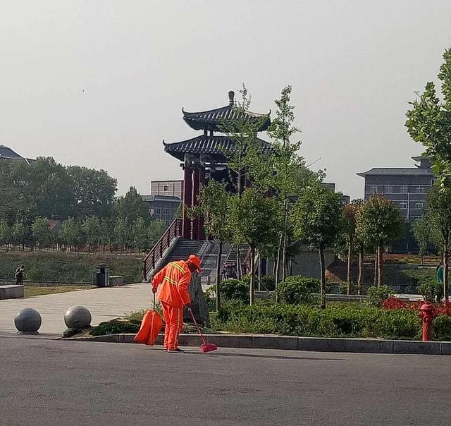 禹州环卫:扮靓城市卫生环境 共建和谐美丽家园 禹州环卫:扮靓城市卫生环境 共建和谐美丽家园