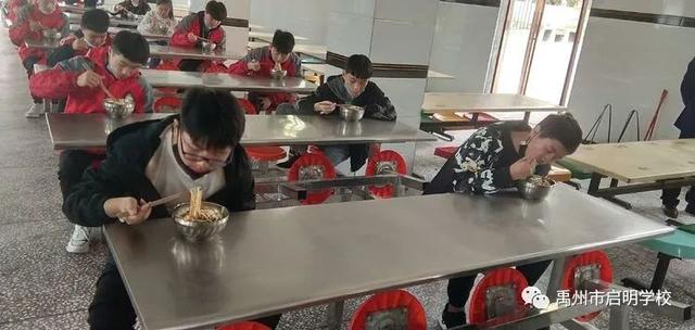 禹州启明学校迎接九年级学子返校 禹州启明学校迎接九年级学子返校