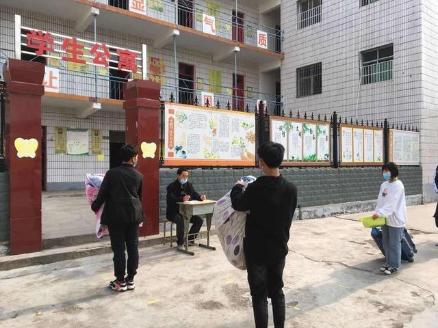 4月20日禹州磨街乡大涧学校九年级学生开学啦! 4月20日禹州磨街乡大涧学校九年级学生开学啦!