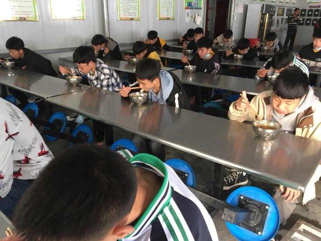 4月20日禹州磨街乡大涧学校九年级学生开学啦! 4月20日禹州磨街乡大涧学校九年级学生开学啦!
