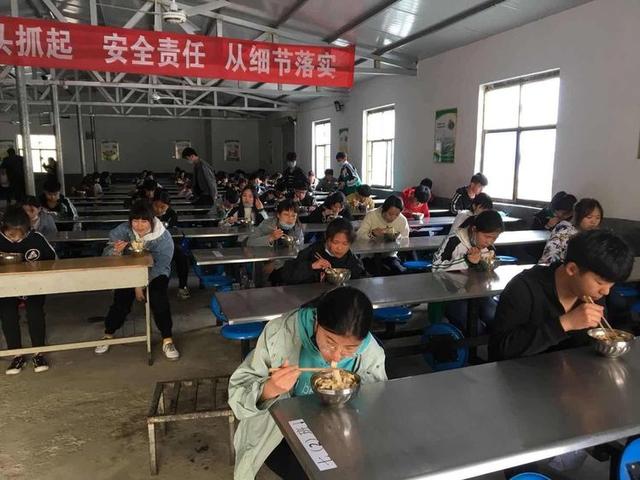 4月20日禹州磨街乡大涧学校九年级学生开学啦! 4月20日禹州磨街乡大涧学校九年级学生开学啦!
