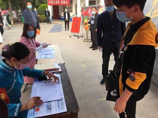 4月20日禹州磨街乡大涧学校九年级学生开学啦! 4月20日禹州磨街乡大涧学校九年级学生开学啦!