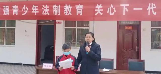 禹州市人民检察院检察官进村入户为即将返校学生上法治课 禹州市人民检察院检察官进村入户为即将返校学生上法治课