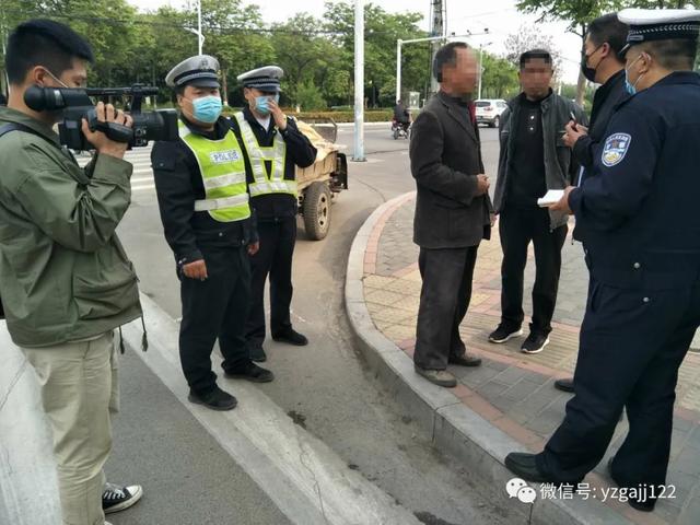 禹州公安交警:严查高污染车辆 打赢“蓝天保卫战” 禹州公安交警:严查高污染车辆 打赢“蓝天保卫战”