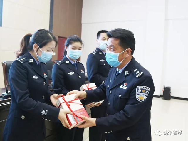 禹州市公安局举行“书香润警营”读书交流会 禹州市公安局举行“书香润警营”读书交流会