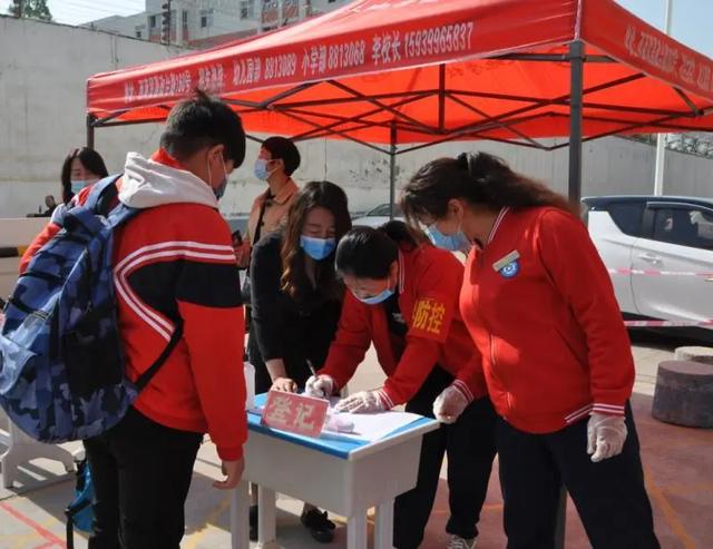 禹州市新天地第一批“小神兽”返校纪实 禹州市新天地第一批“小神兽”返校纪实