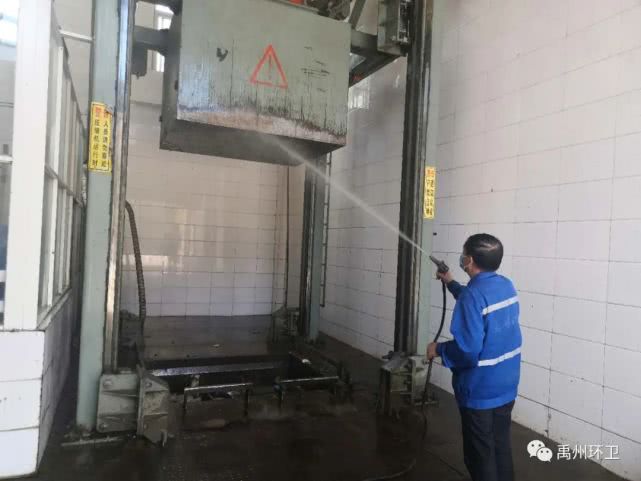 禹州环卫 坚守岗位默默劳动 奋力创造城市洁净 禹州环卫 坚守岗位默默劳动 奋力创造城市洁净