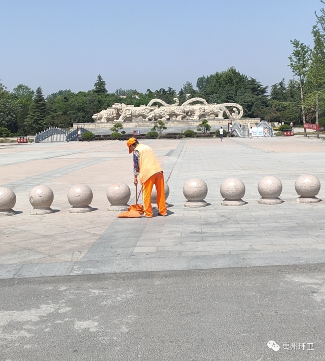 禹州环卫 坚守岗位默默劳动 奋力创造城市洁净 禹州环卫 坚守岗位默默劳动 奋力创造城市洁净