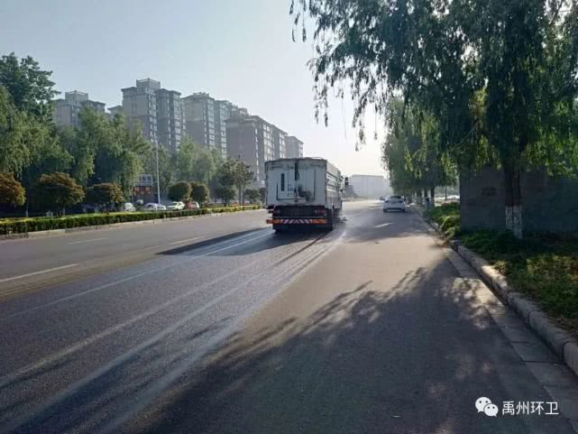禹州环卫 坚守岗位默默劳动 奋力创造城市洁净 禹州环卫 坚守岗位默默劳动 奋力创造城市洁净