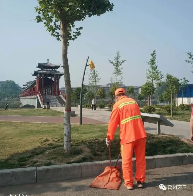 禹州环卫 坚守岗位默默劳动 奋力创造城市洁净 禹州环卫 坚守岗位默默劳动 奋力创造城市洁净