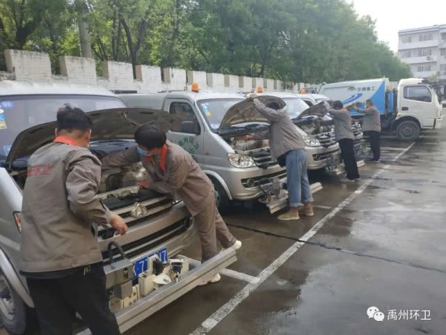 禹州环卫 坚守岗位默默劳动 奋力创造城市洁净 禹州环卫 坚守岗位默默劳动 奋力创造城市洁净