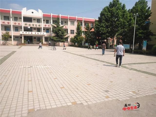 直击禹州小学复学现场!快随小编一起到现场去探班吧~ 直击禹州小学复学现场!快随小编一起到现场去探班吧~