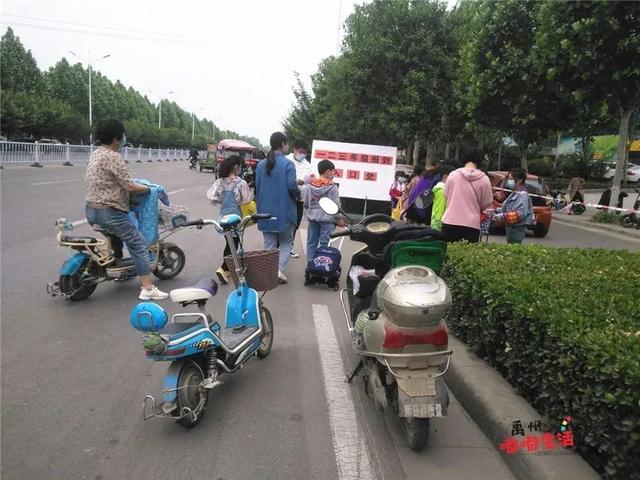 直击禹州小学复学现场!快随小编一起到现场去探班吧~ 直击禹州小学复学现场!快随小编一起到现场去探班吧~