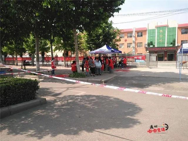 直击禹州小学复学现场!快随小编一起到现场去探班吧~ 直击禹州小学复学现场!快随小编一起到现场去探班吧~